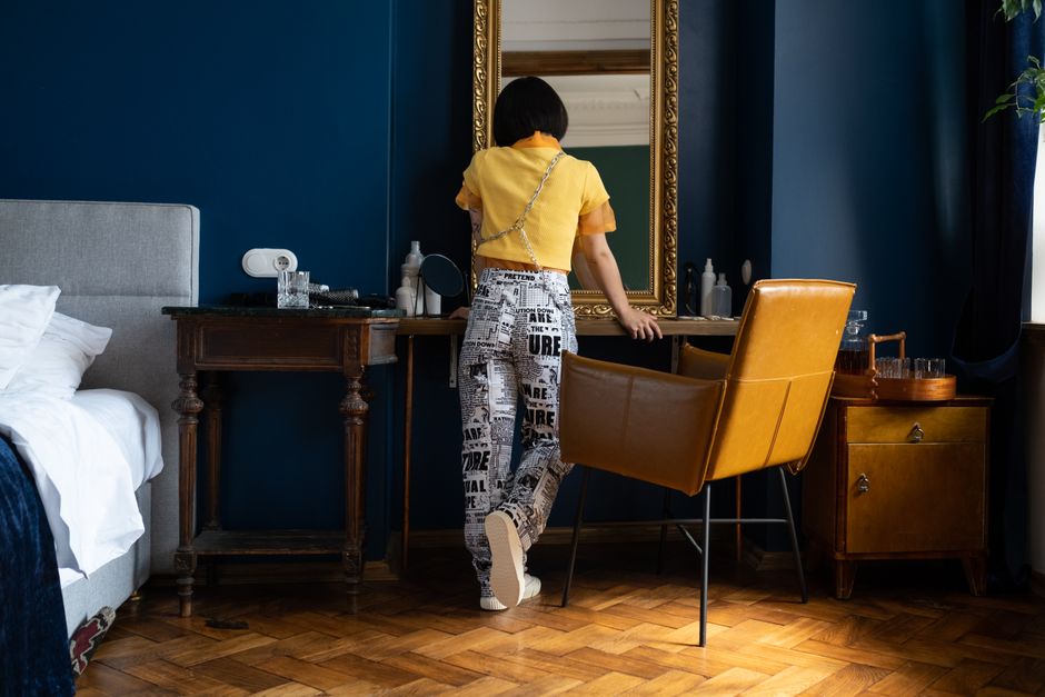 Quiet Luxury vs Dopamine Dressing: Kamu Tim Mana di 2026?