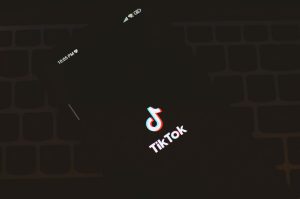 Cuan dari AI Video: 5 Cara Bikin Konten TikTok yang Dikerjakan AI (Auto Viral!)