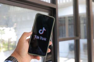 TikTok Mulai Uji Coba Fitur Kirim Uang lewat DM, Pakai TikTok Pay